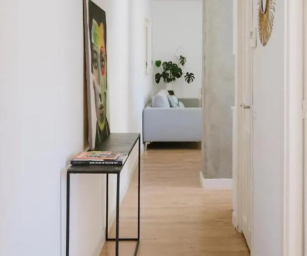El Botones Nuevo Y Luminoso Apto De Diseno En Lavapies