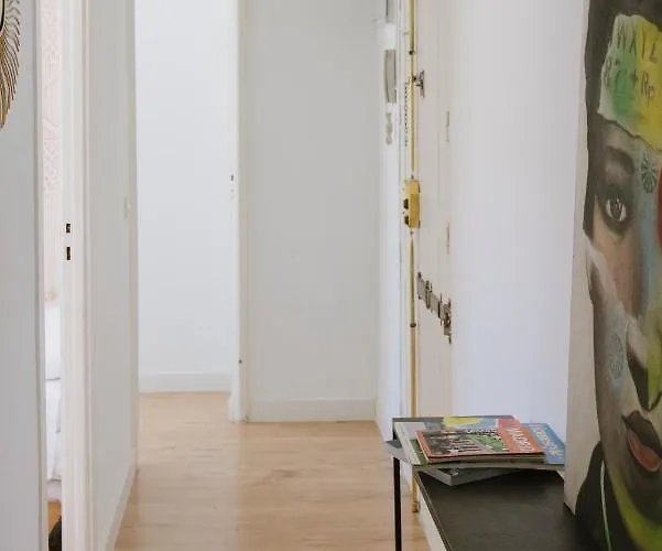 El Botones Nuevo Y Luminoso Apto De Diseno En Lavapies